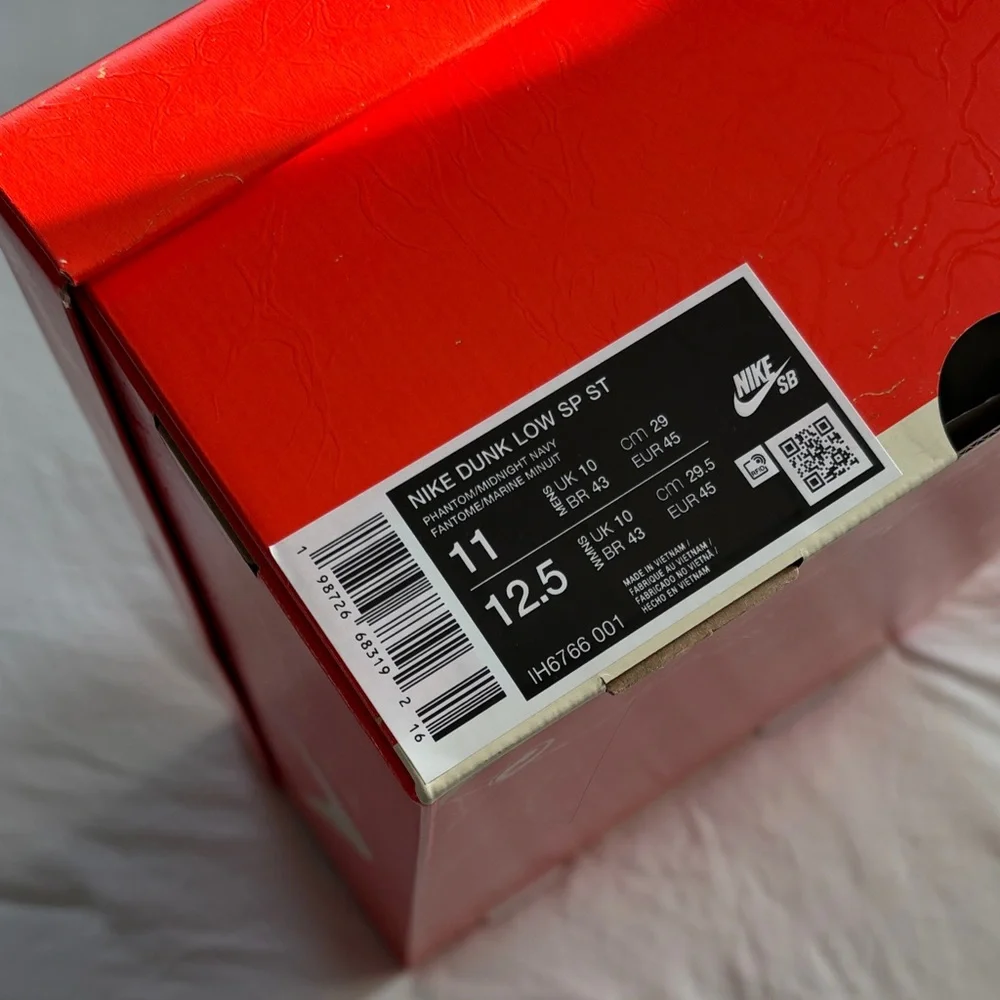 Nike Dunk Low SP / Stranger Things / Phantom and Midnight Navy / Size 11 - Picture 12 of 13